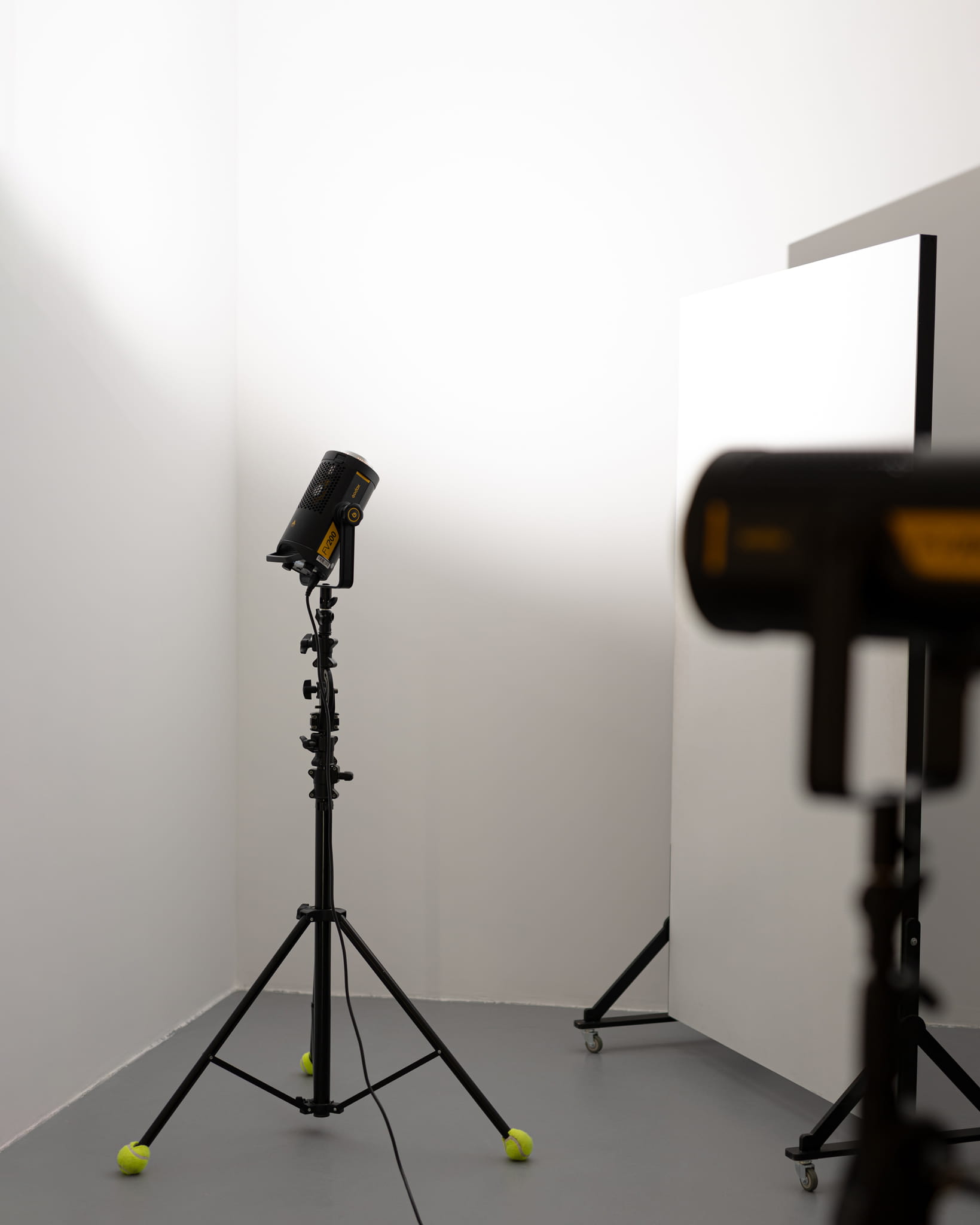 Capsula зал фотостудії Soft Studio Ужгород - мінімалістична локація для каталогів